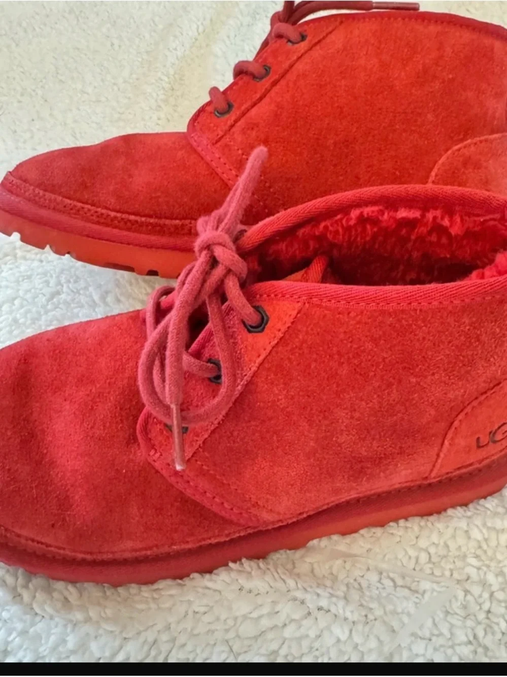 UGG chic red